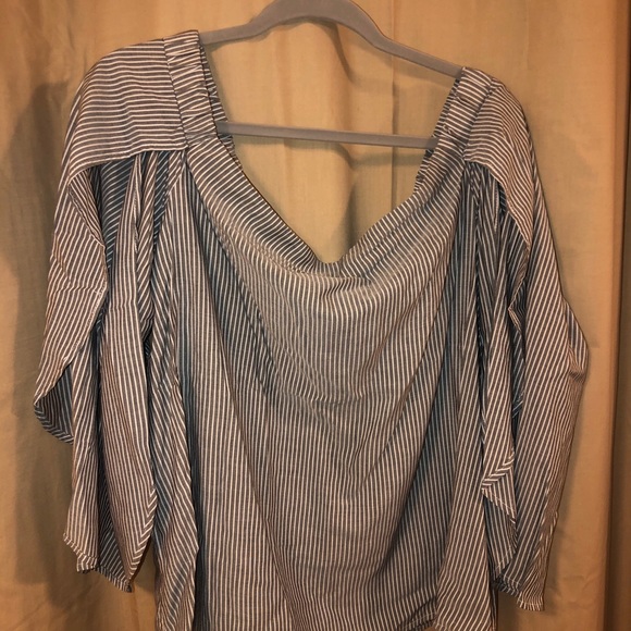 Off the shoulder long sleeve - Picture 2 of 3